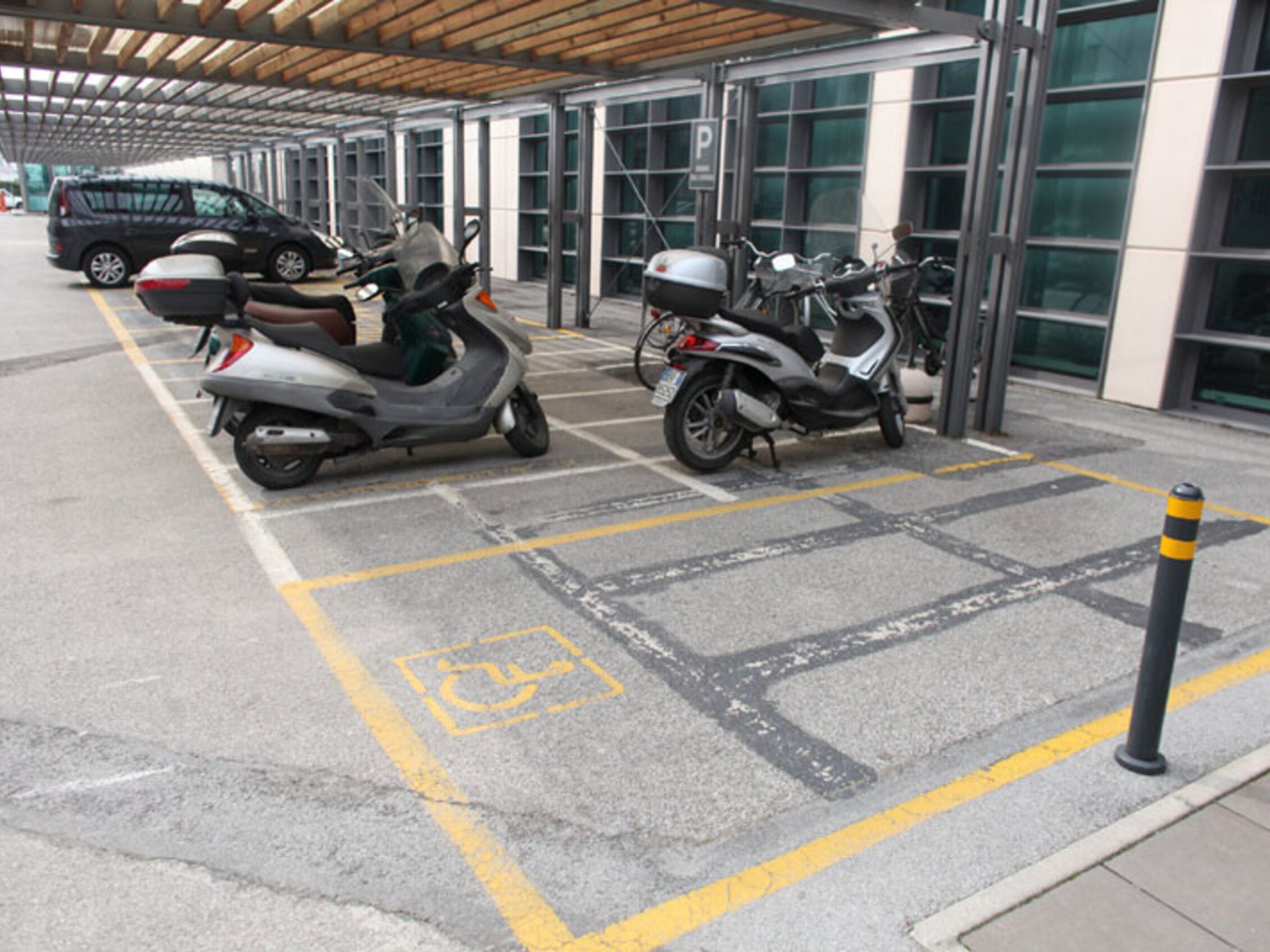 Parcheggi persone a ridotta mobilità Parcheggi persone a ridotta mobilità
