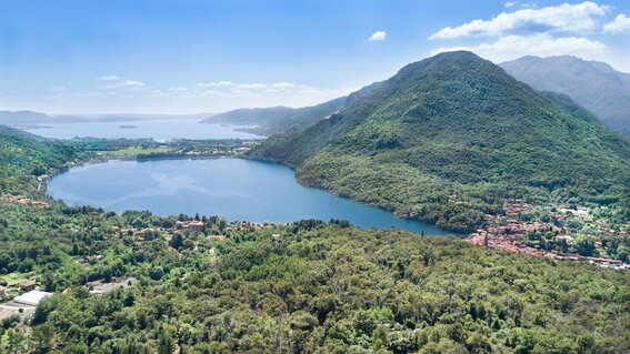 Romantici Laghi e Alpi maestose